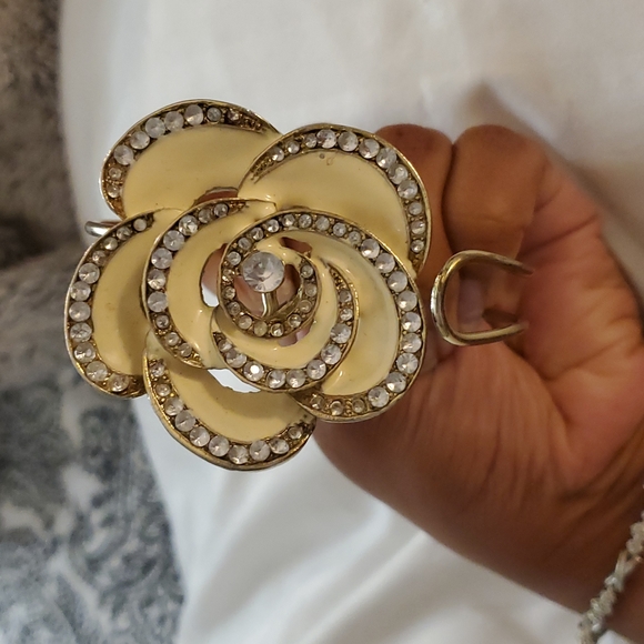 Flower Bracelet - Picture 2 of 8